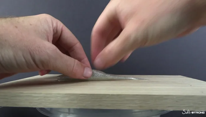 Prop the lure up with other lures to prevent it from moving while cooling.