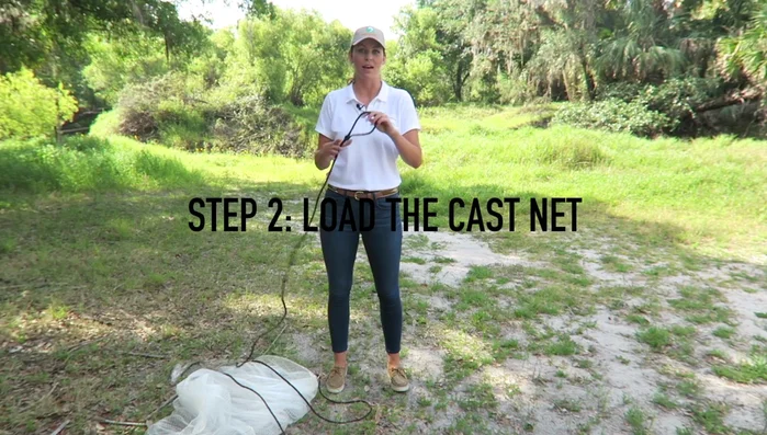 Grab under the horn with your non-dominant hand (about a foot down). Loop the net once.