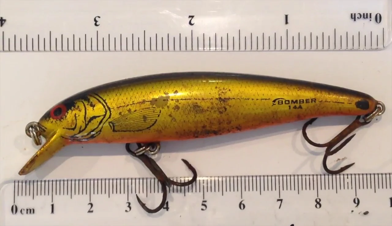 Angler upgrading hooks