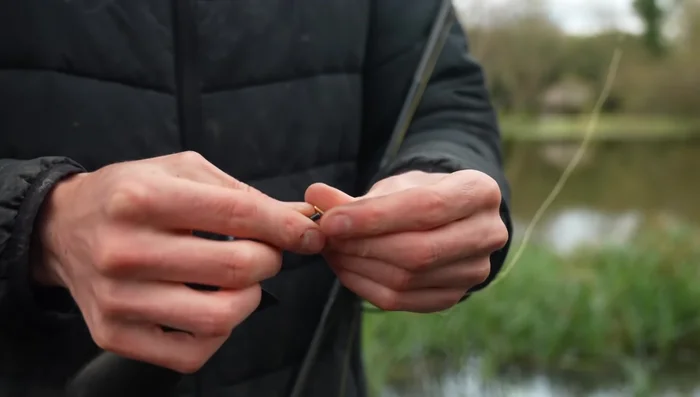 Count the number of wraps around the distance sticks needed to reach the line clip (while the lead weight is attached).