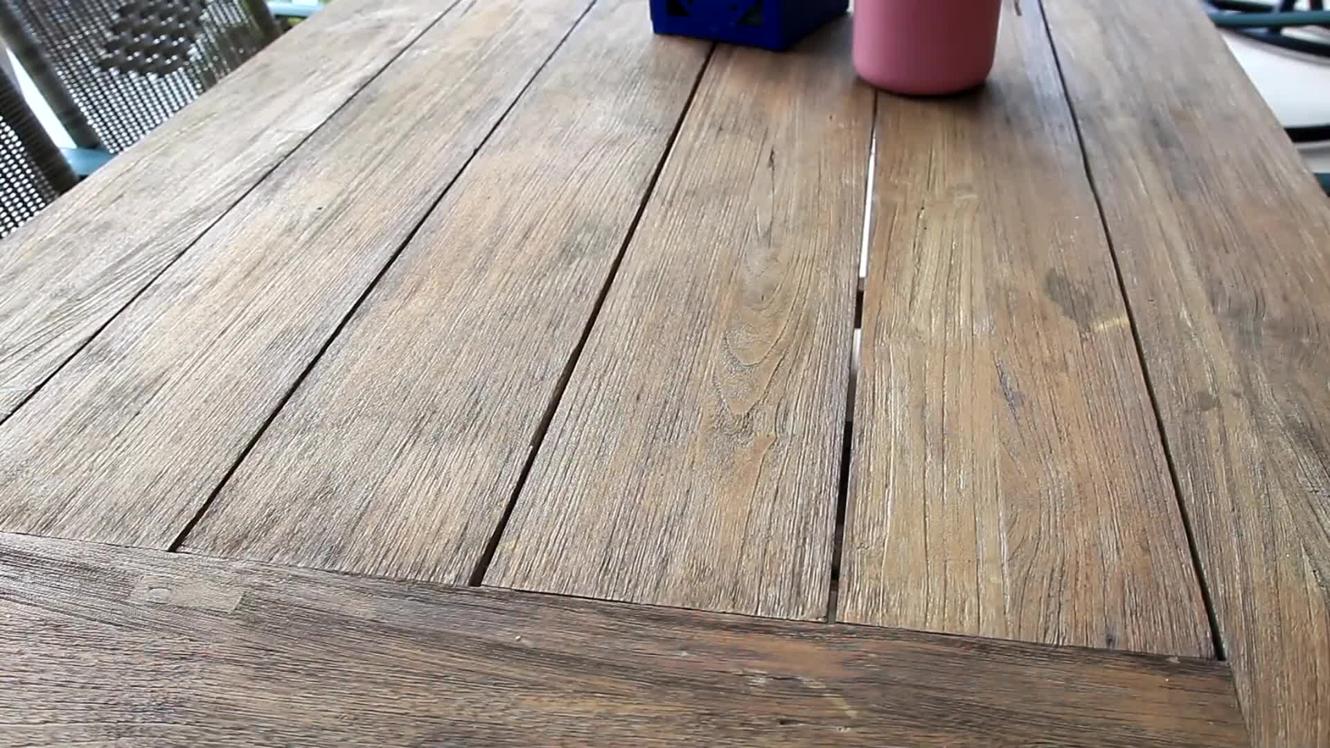 Demonstration of the telescopic pole extending