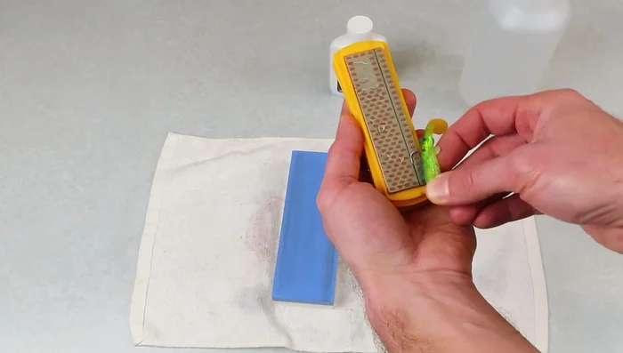 Sharpen each side six times, then six times straight down.