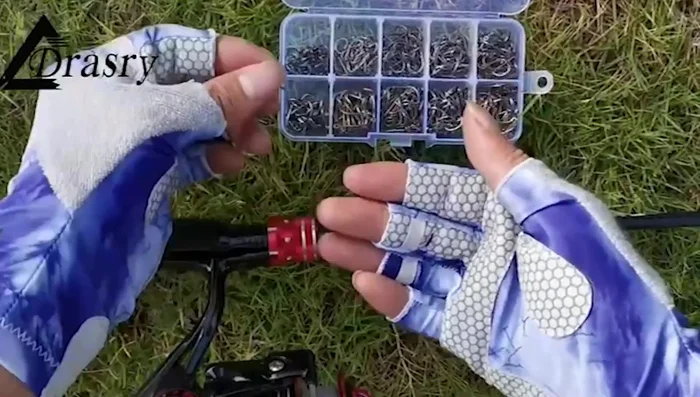 Biocudo Saltwater Hooks: Chemically sharpened with a special barb design for high penetration. Made of high-quality stainless steel for strength and corrosion resistance. Circular design with offset point, closed eye, and short shank.