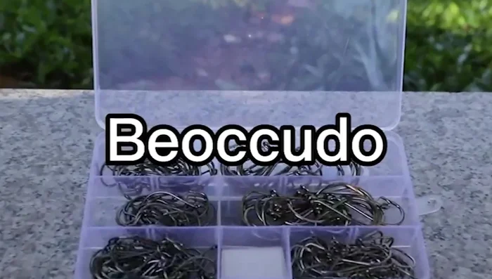 Biocudo Saltwater Hooks: Chemically sharpened with a special barb design for high penetration. Made of high-quality stainless steel for strength and corrosion resistance. Circular design with offset point, closed eye, and short shank.