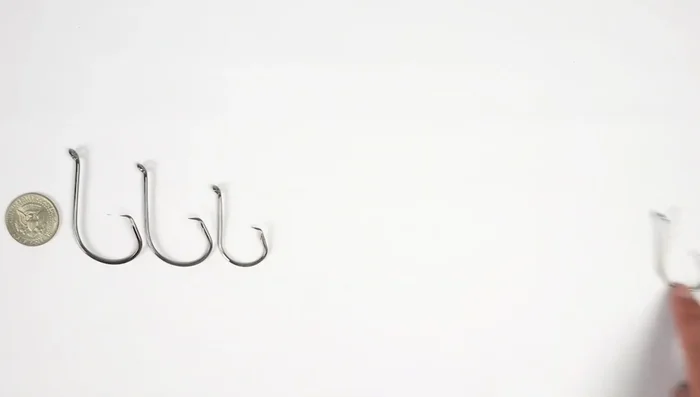 Cylindon Saltwater Hooks: High-carbon steel circle hooks with high strength and corrosion resistance. Features an offset point and swept-back eye for improved hook setting.