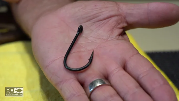 For anglers who can feel the bite, use a long shank 7/0 hook to prevent the hook from being sawed off.
