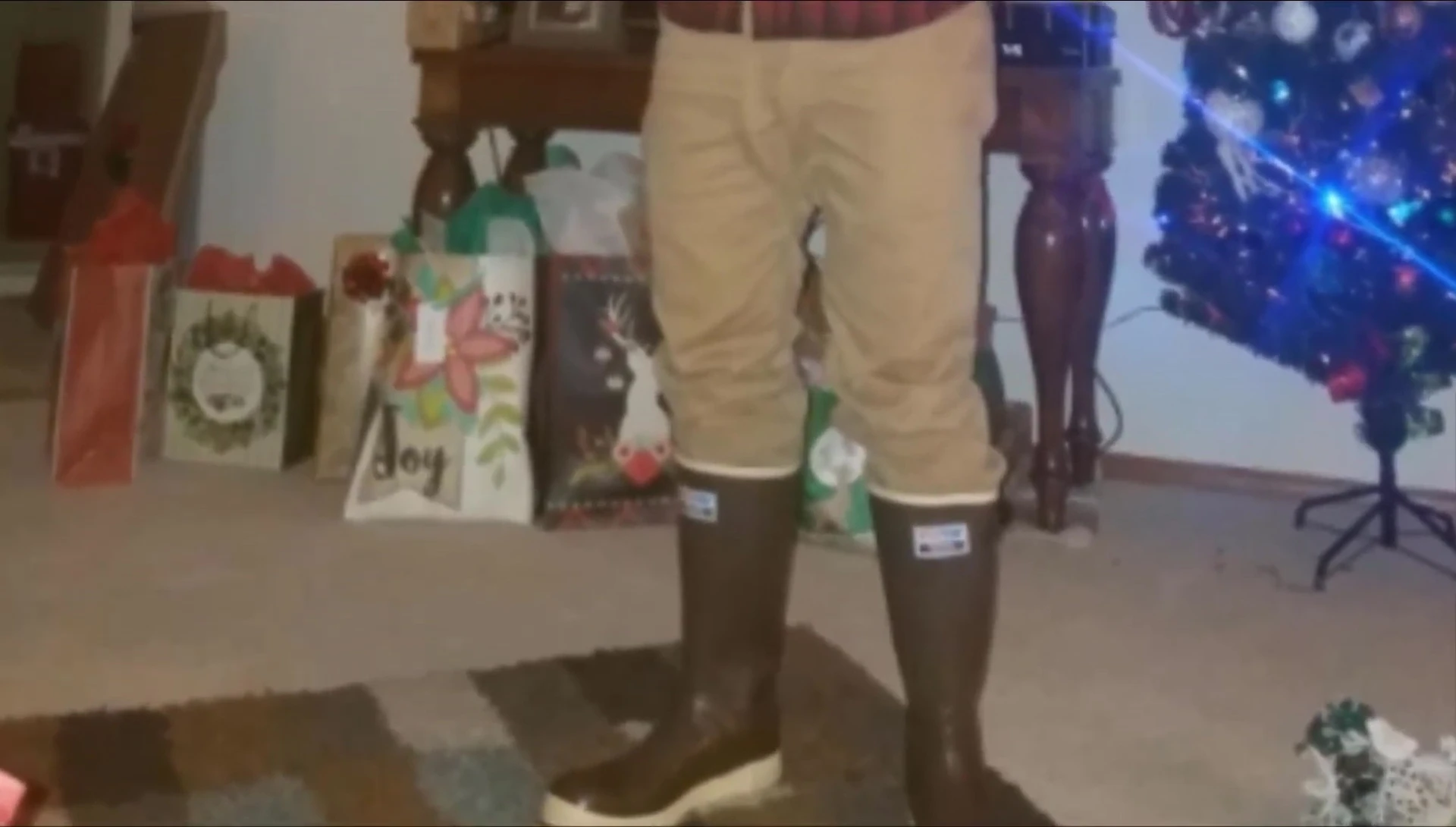 Demonstration of the height and waterproofness of the boots