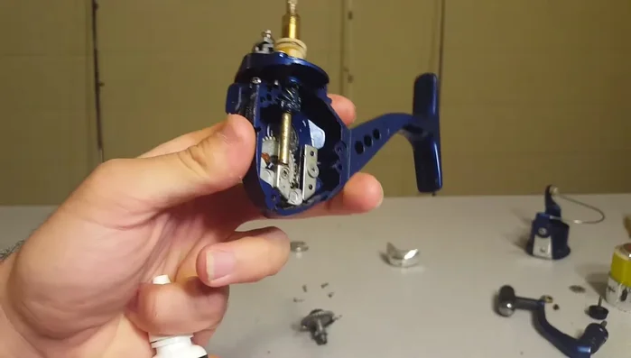 Apply oil to the gears and other parts of the reel.