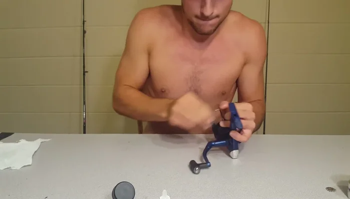 Clean any rust from the bail using steel wool.