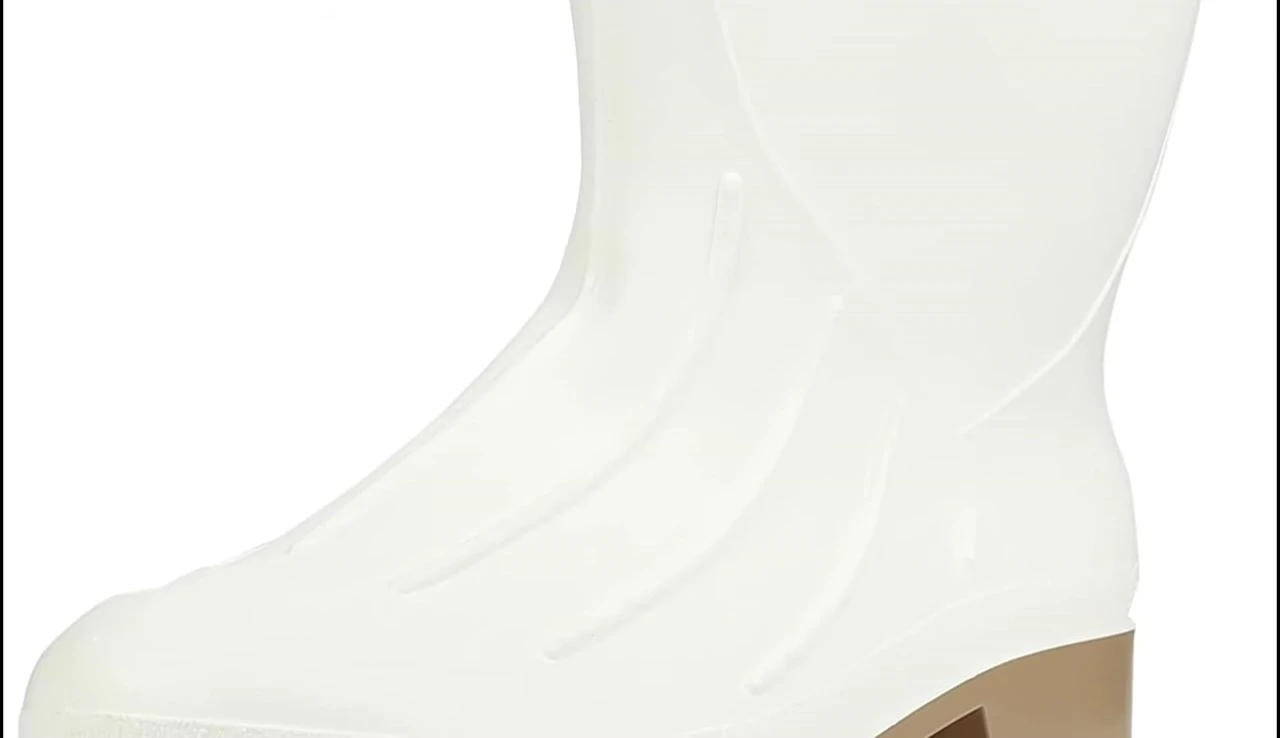 Close-up of the comfortable insole of the Service PVC Poly Blend boots.