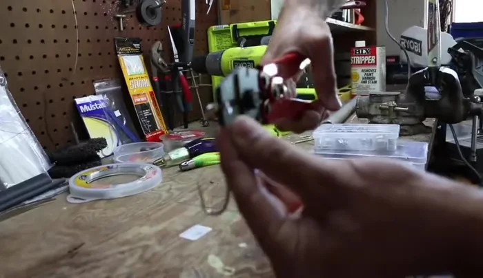 Stand the crimp upright in the crimp tool.