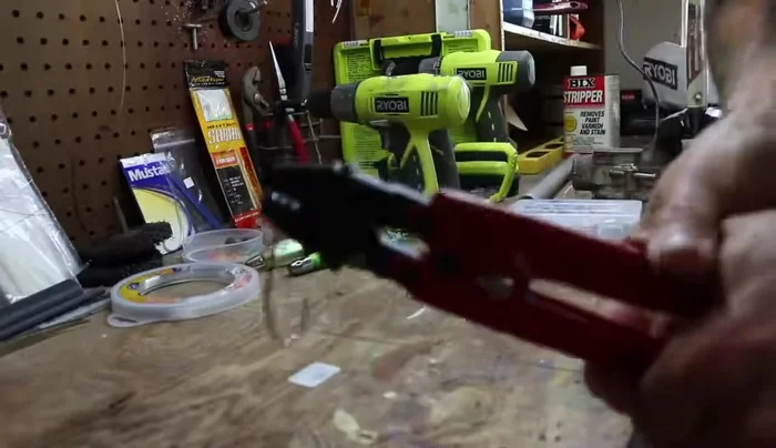 Apply a firm, two-handed squeeze to the crimp tool.