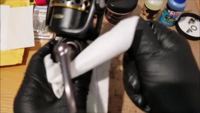 Wipe excess grease from the reel body.