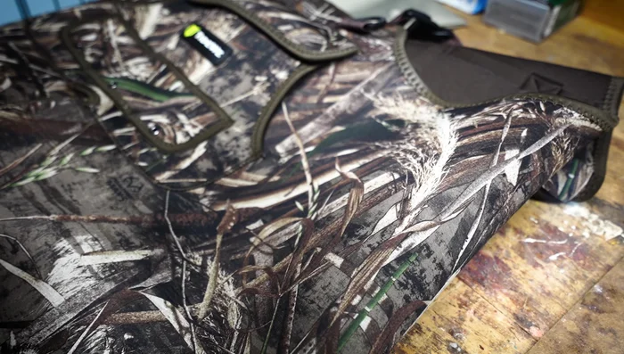 Clean the area around the leak with a dry cloth to remove any debris.