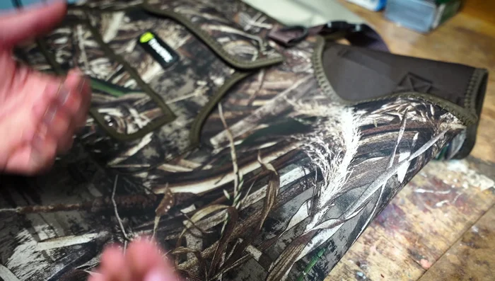 Clean the area around the leak with a dry cloth to remove any debris.