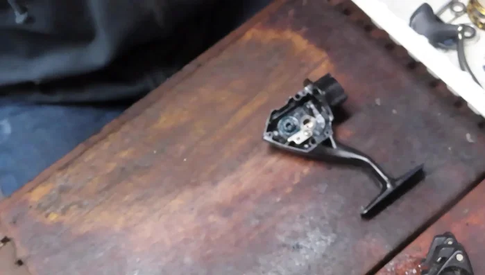 Install the teflon bushing inside the axle shaft.