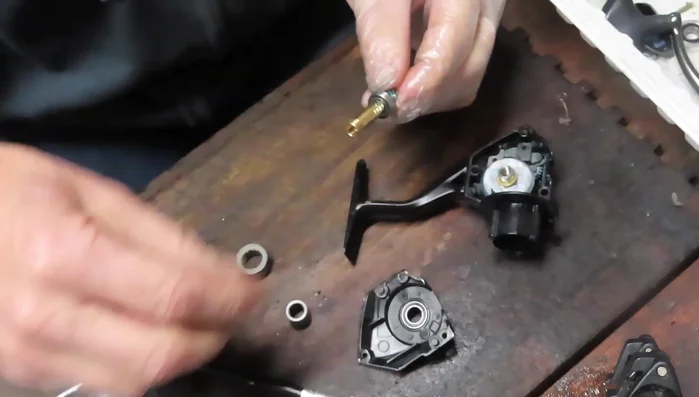 Install the anti-reverse clutch (teflon side down).