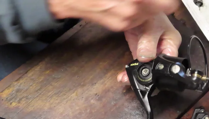 Attach the handle and spool.