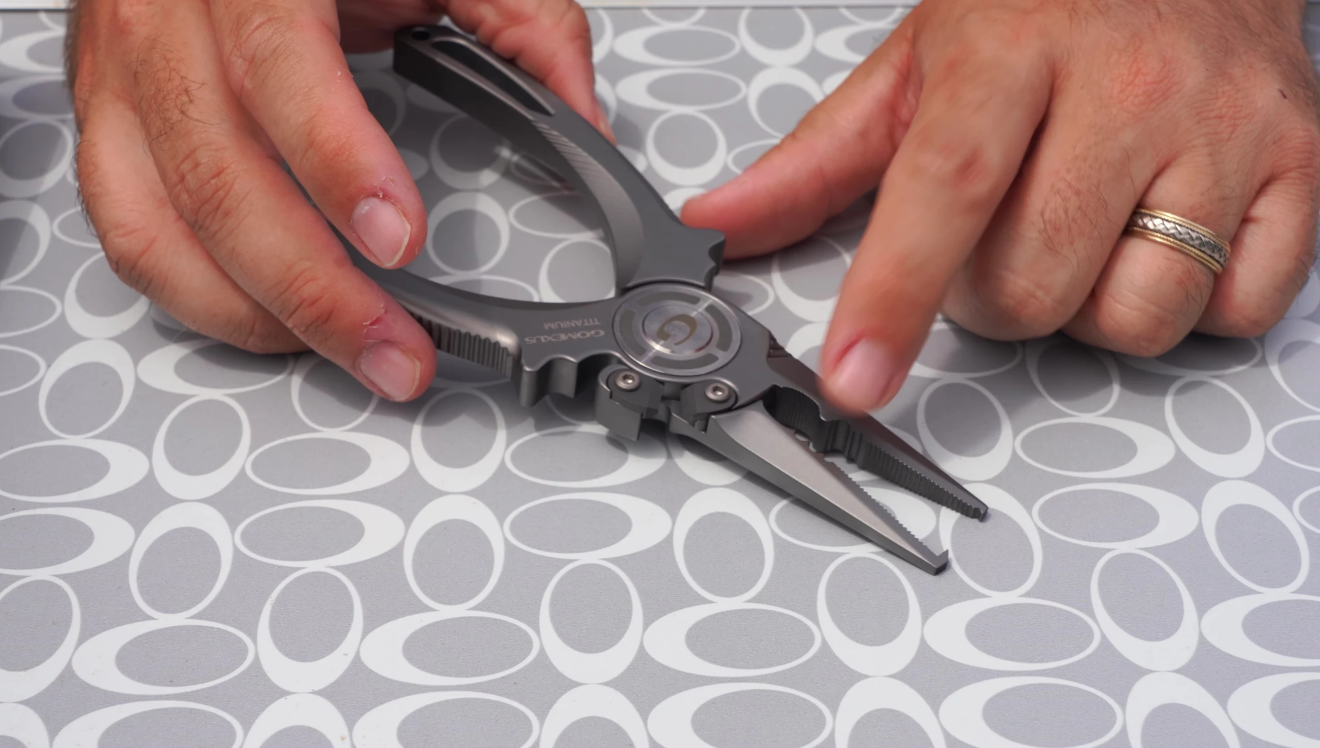 The area designed for securing split shot weights.