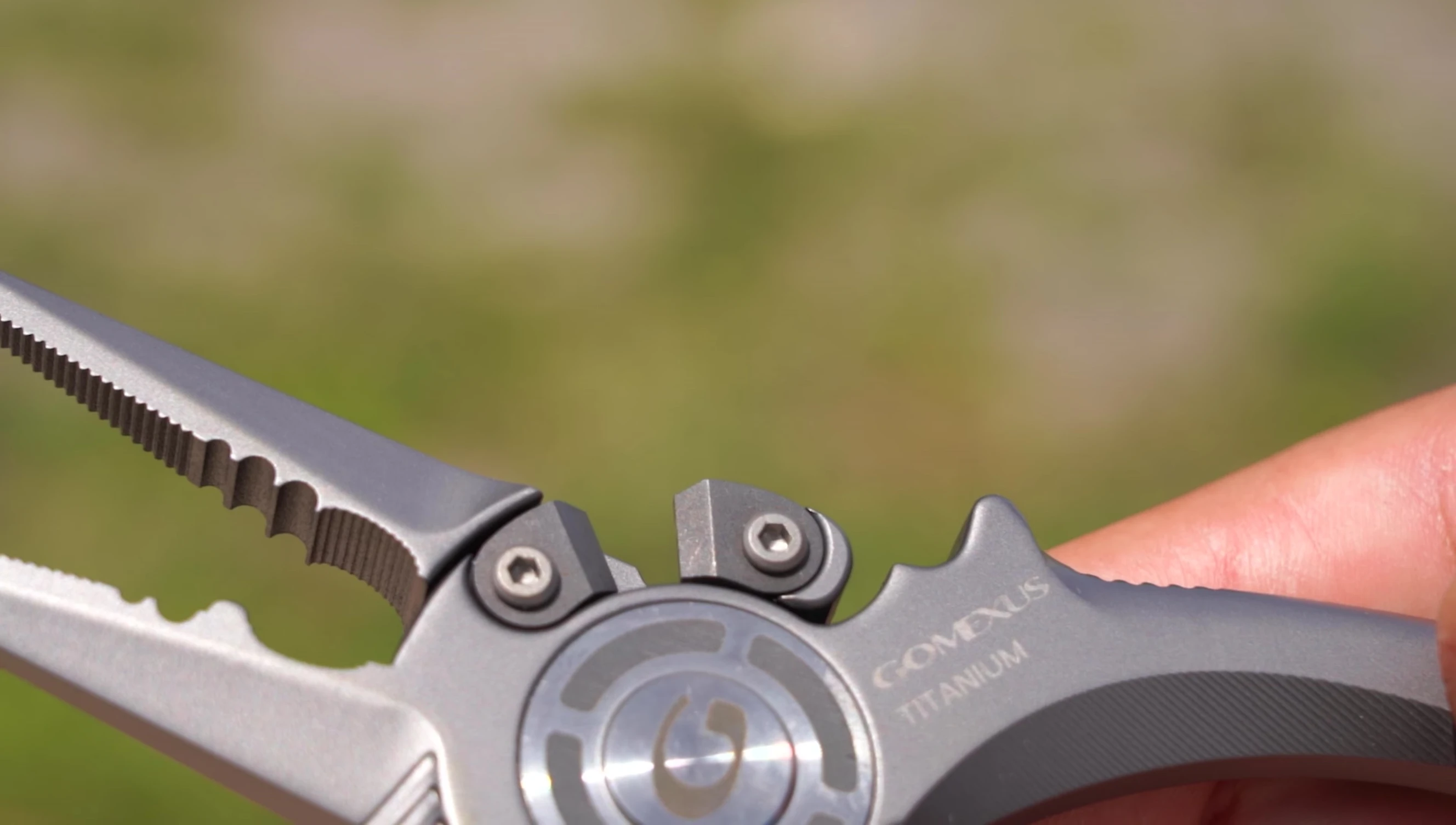 Close-up of the tungsten carbide cutting blade.
