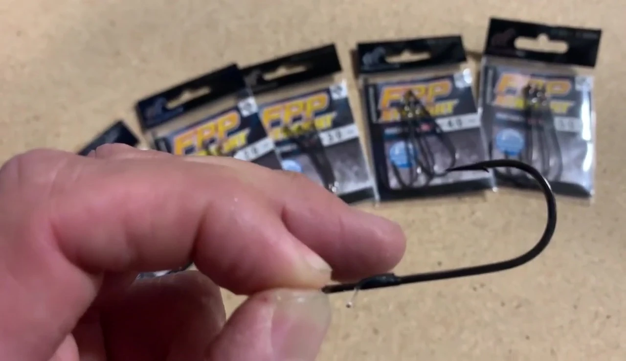 Detailed shot of the monofilament bait keeper