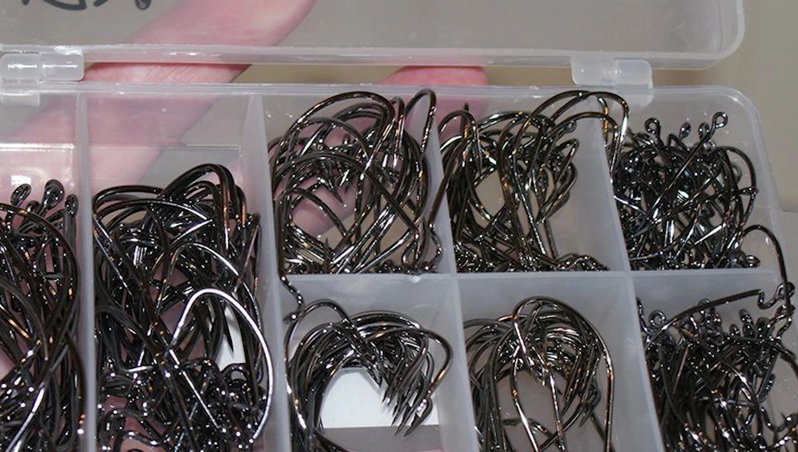 Image showcasing the various sizes of hooks included in the set.