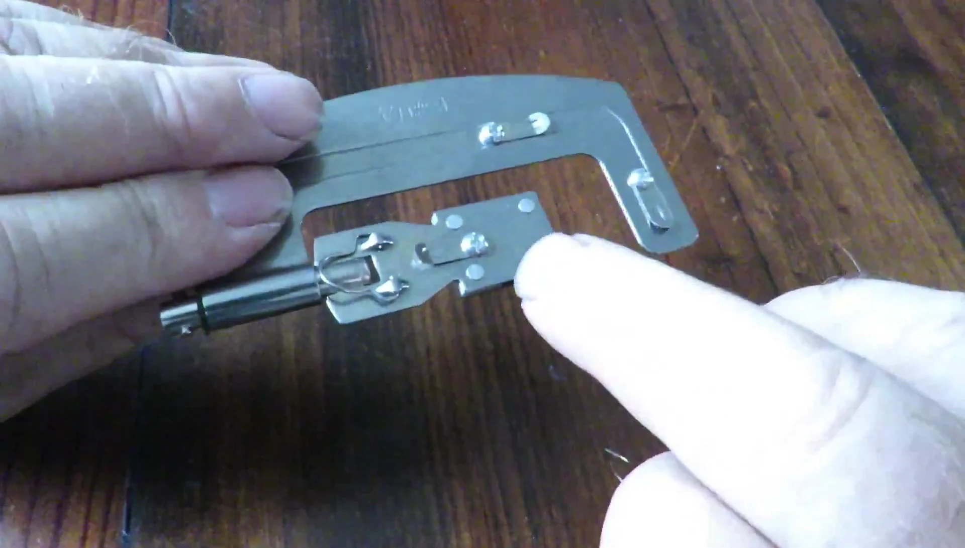 Image demonstrating the thumb screw and 45-degree cutout.