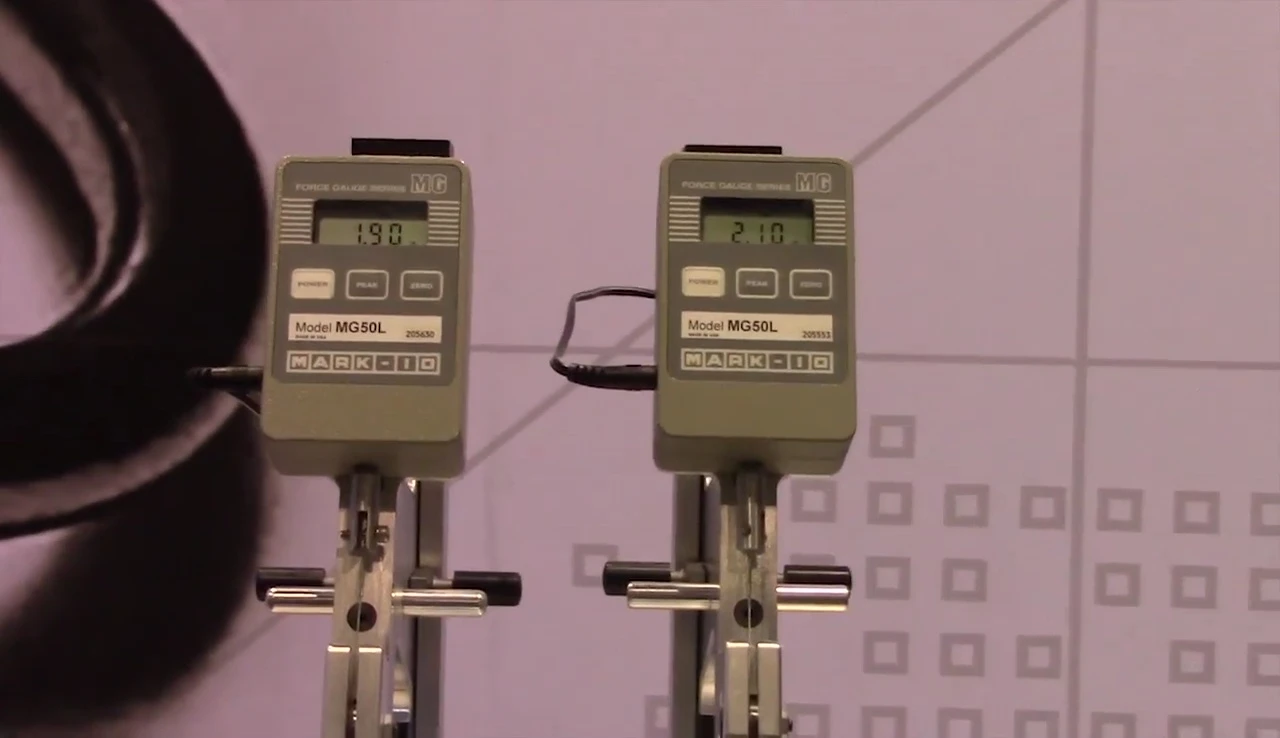 The speaker summarizes the key advantages of Berkley Fusion19 hooks.