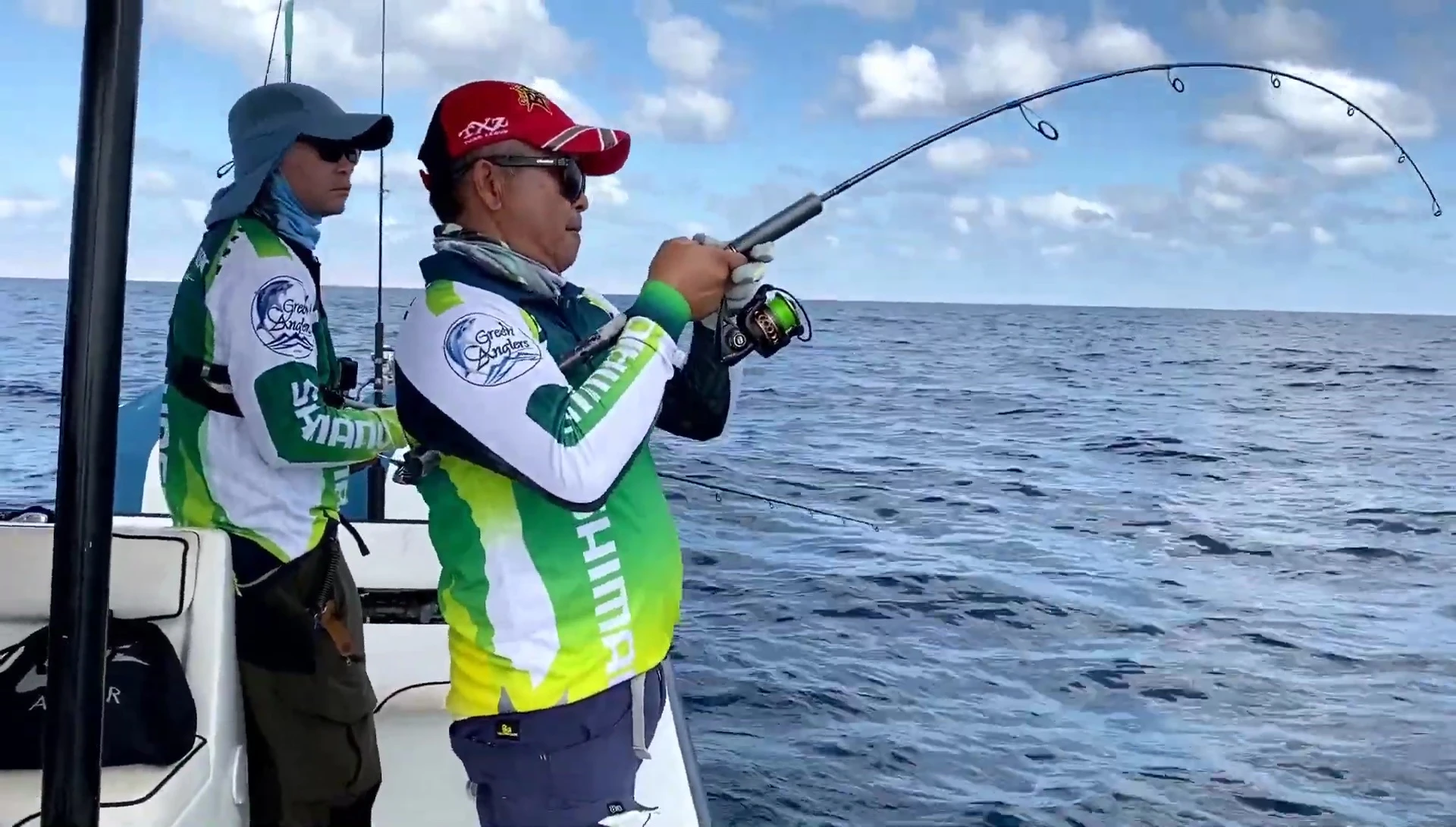Anglers discussing Pioneer Dominator reel