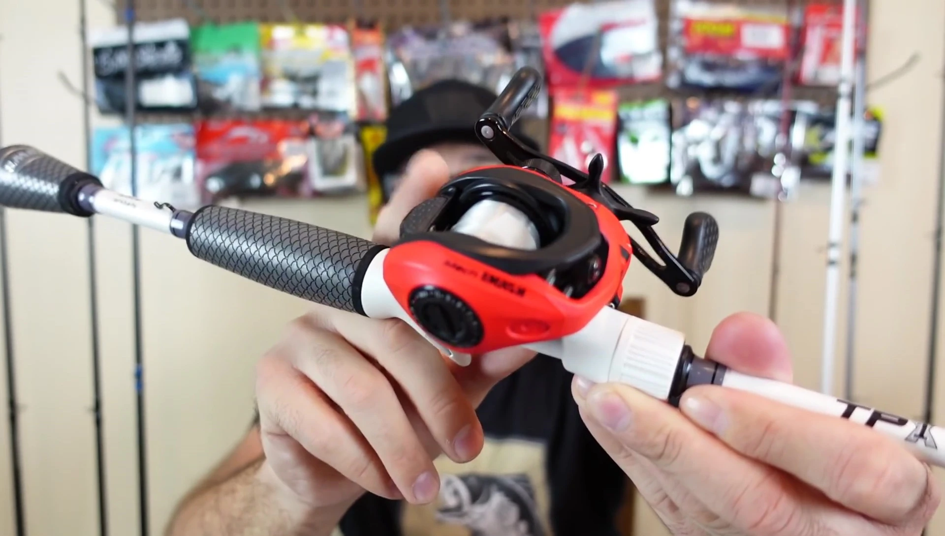 The reviewer discusses the graphite frame.