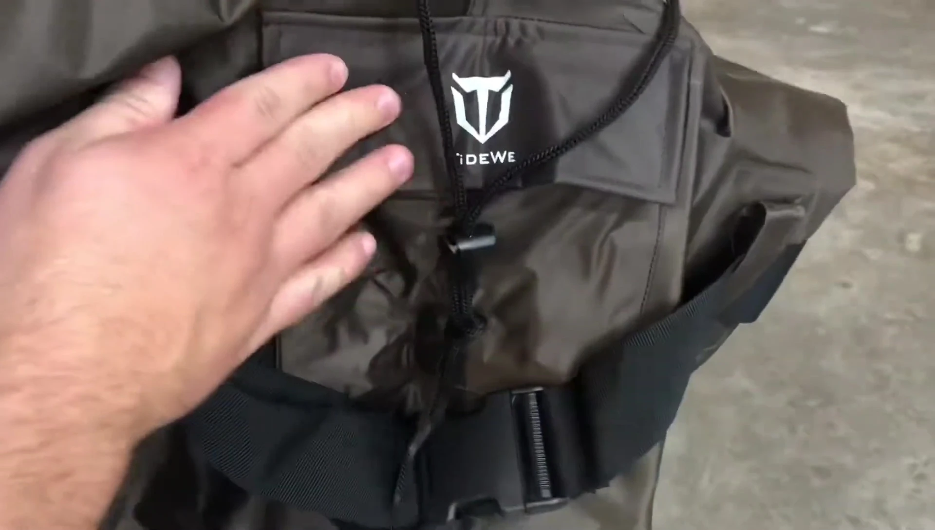 Tidewe logo on the waders