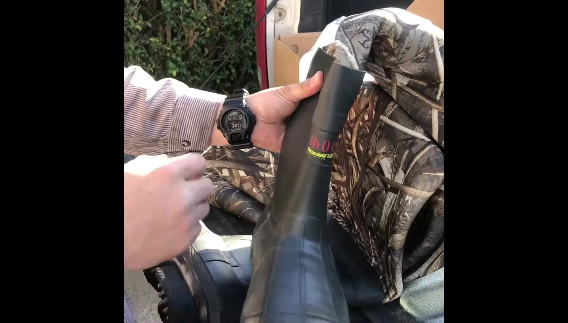 Close up shot of the waders showing Thinsulate insulation