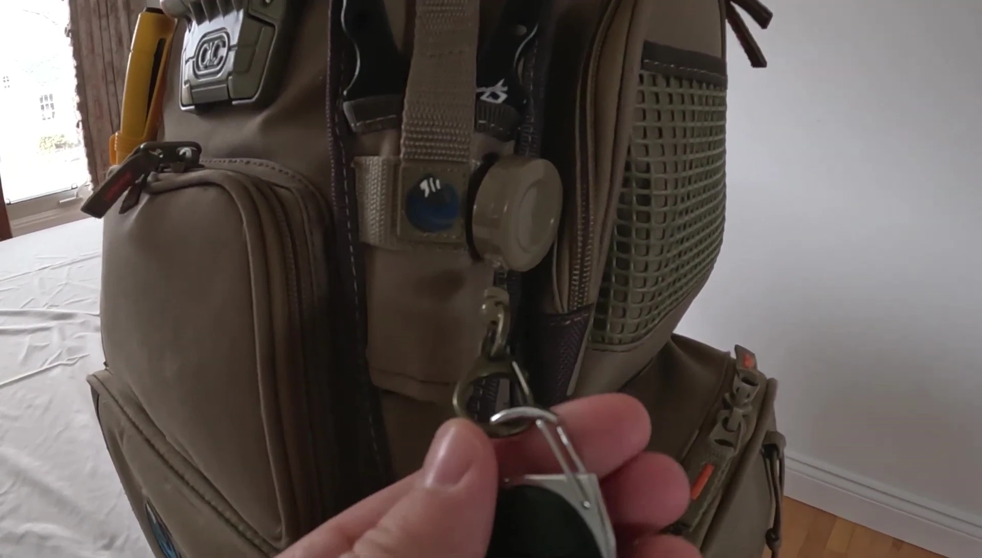 The retractable wire keychain clip