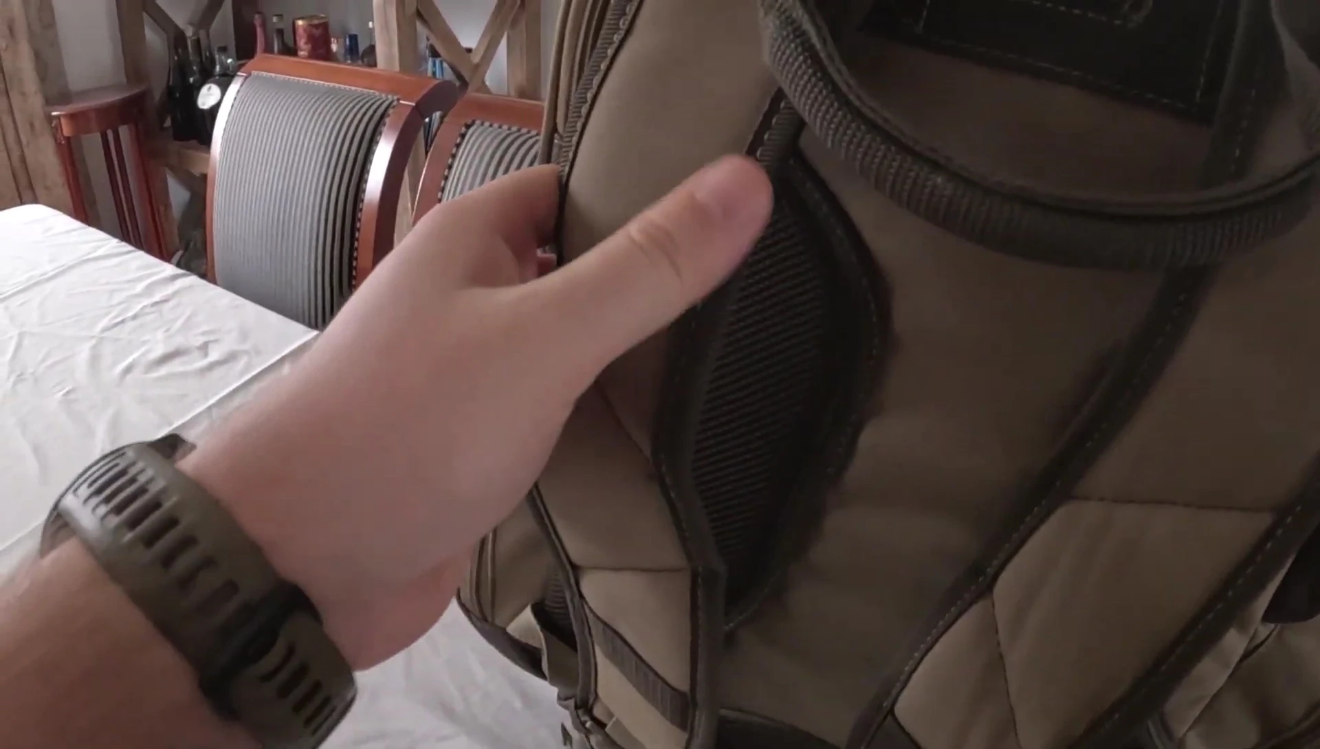 Padded shoulder straps and back panel