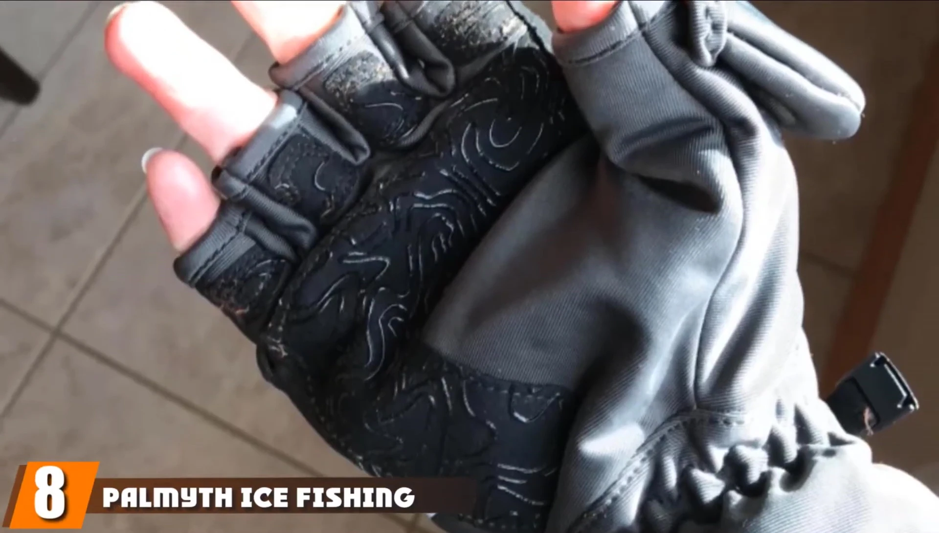 Image of Palmetto Ice Fishing Convertible Mitts showing their convertible design.