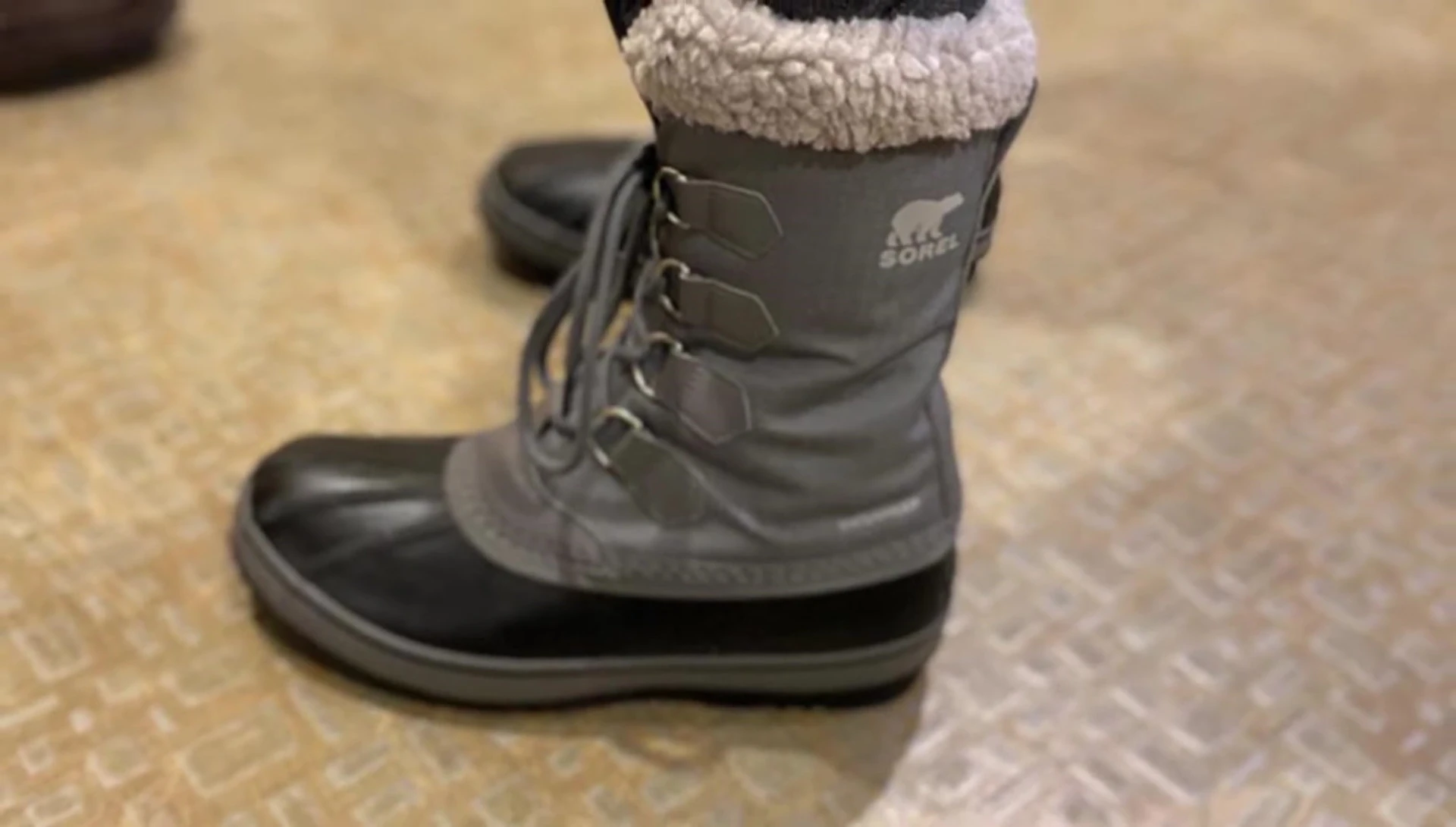 A shot highlighting the sherpa pile snow cuff.