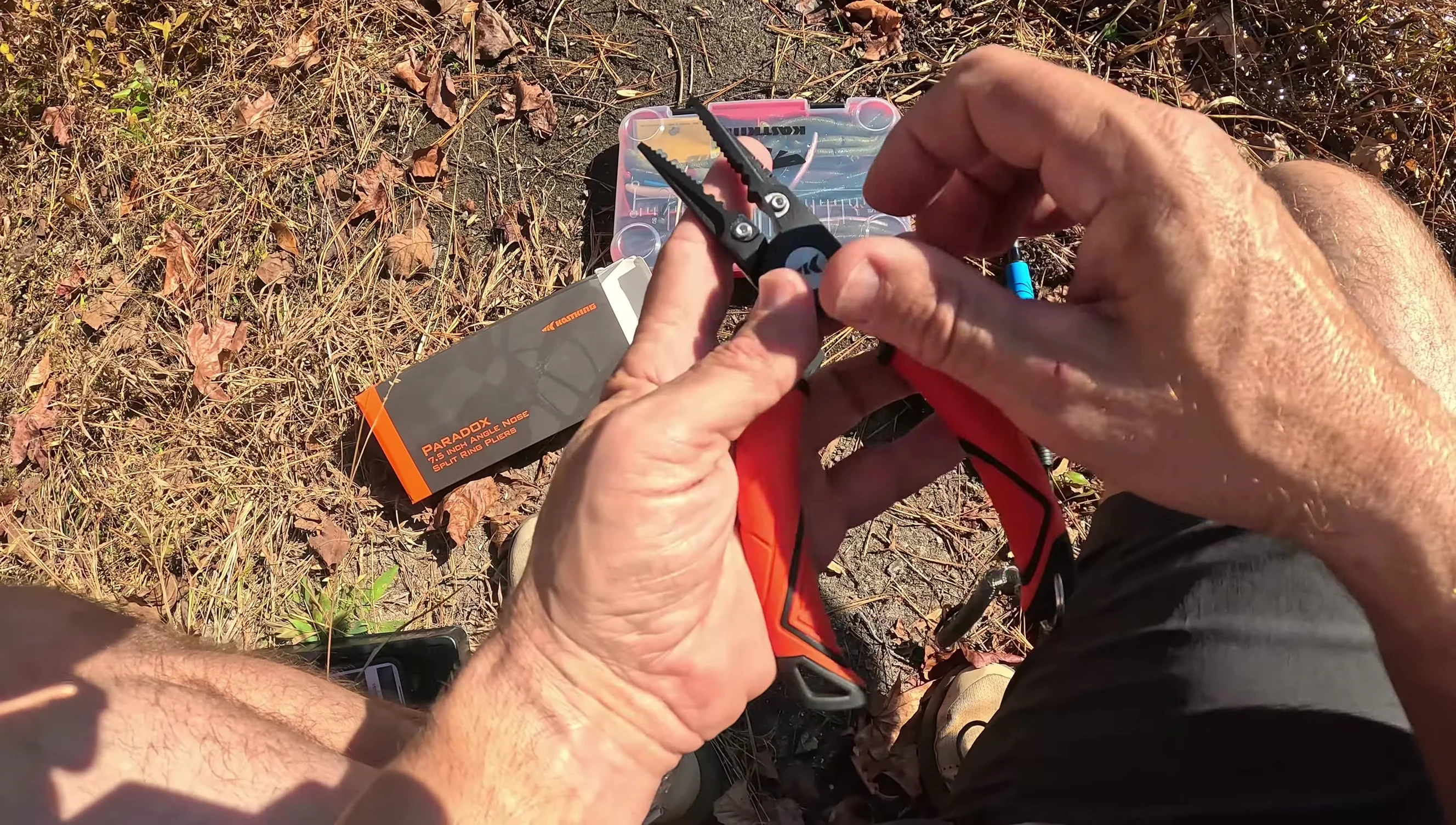 The crimping tool for split shots.