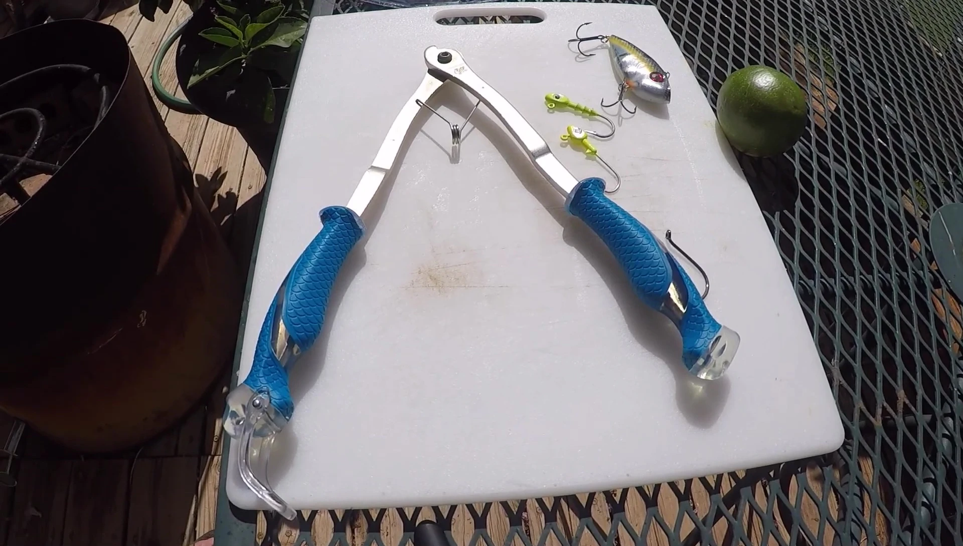 The reviewer demonstrating the hook cutter