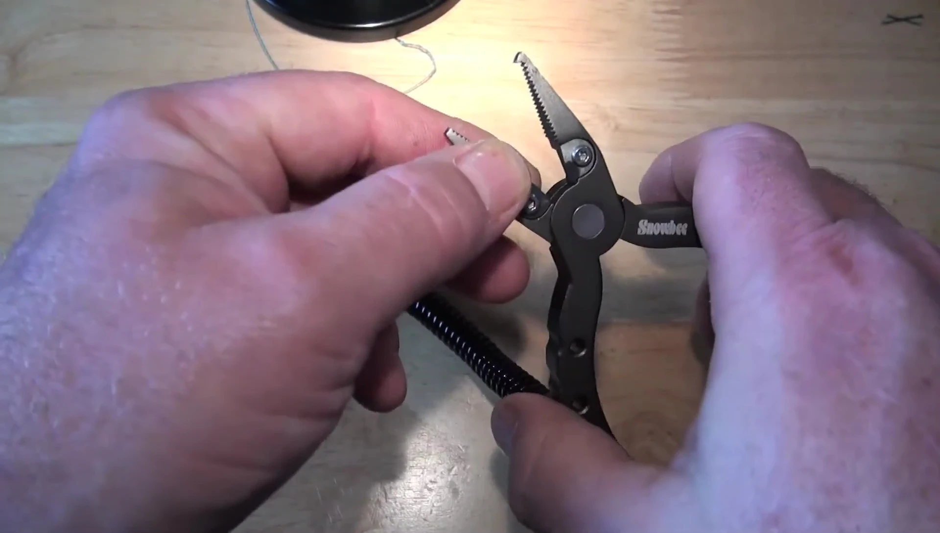 Close-up on the split ring opener feature