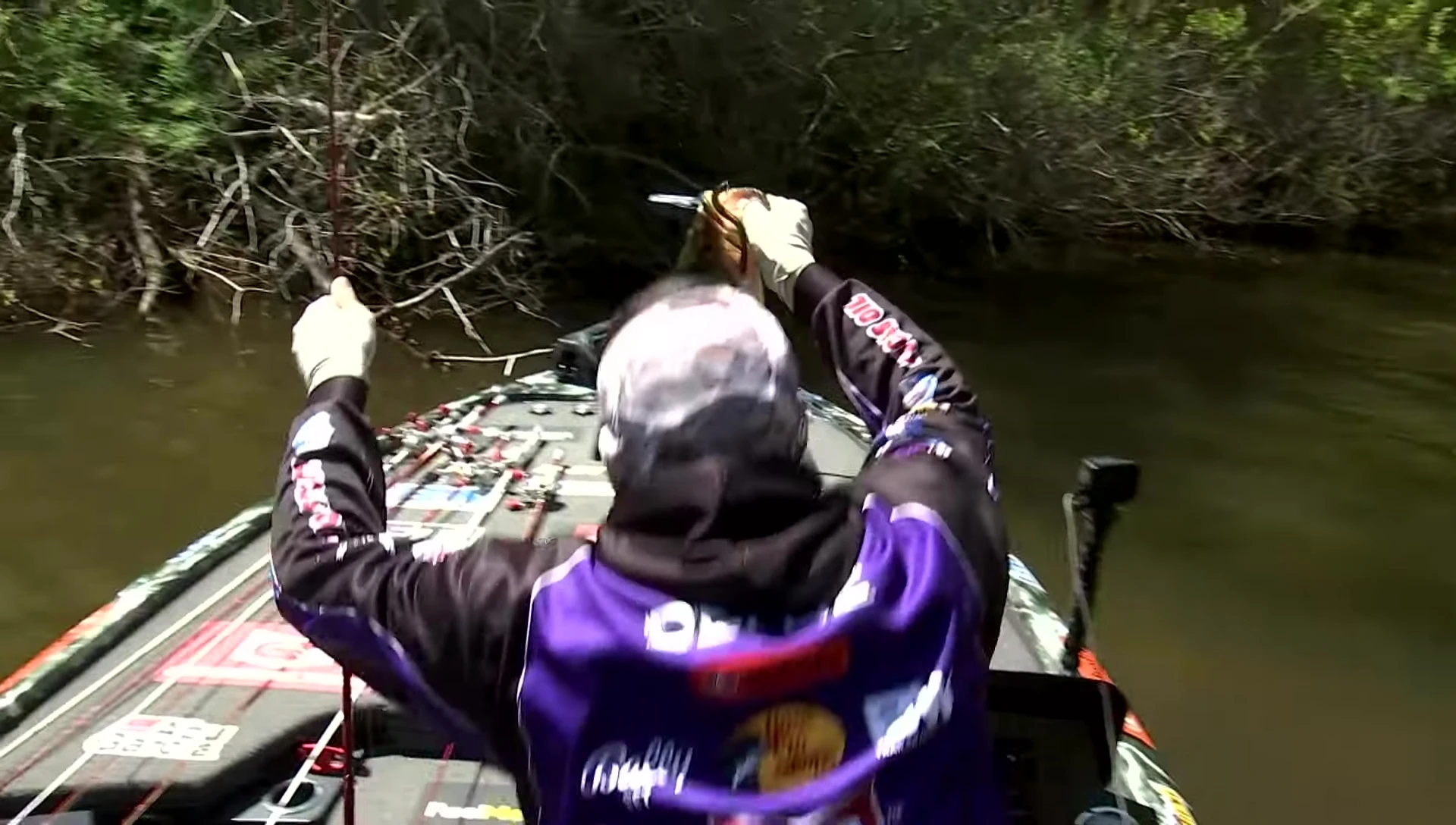 Speaker mentioning his tournament win with Redline hook.