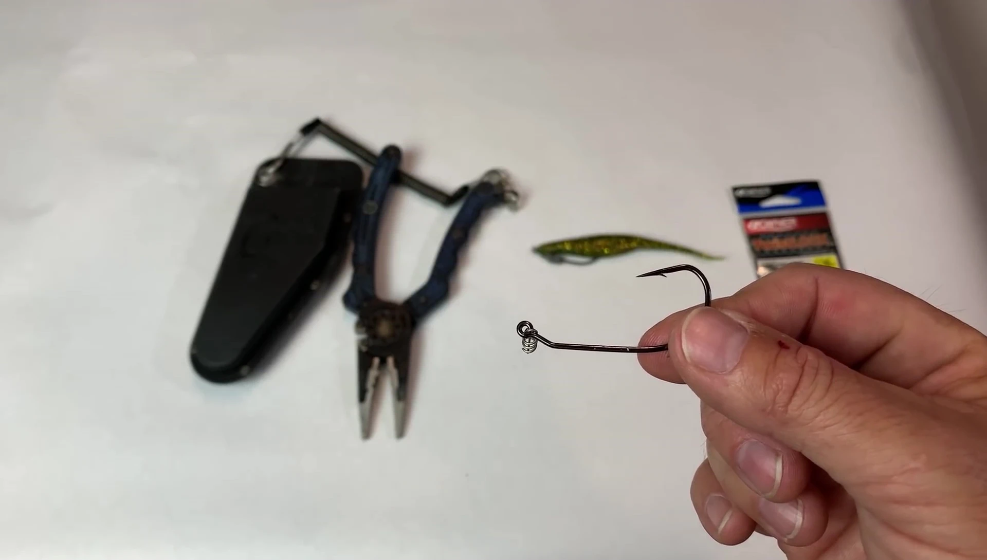 The lure falling without added weight.