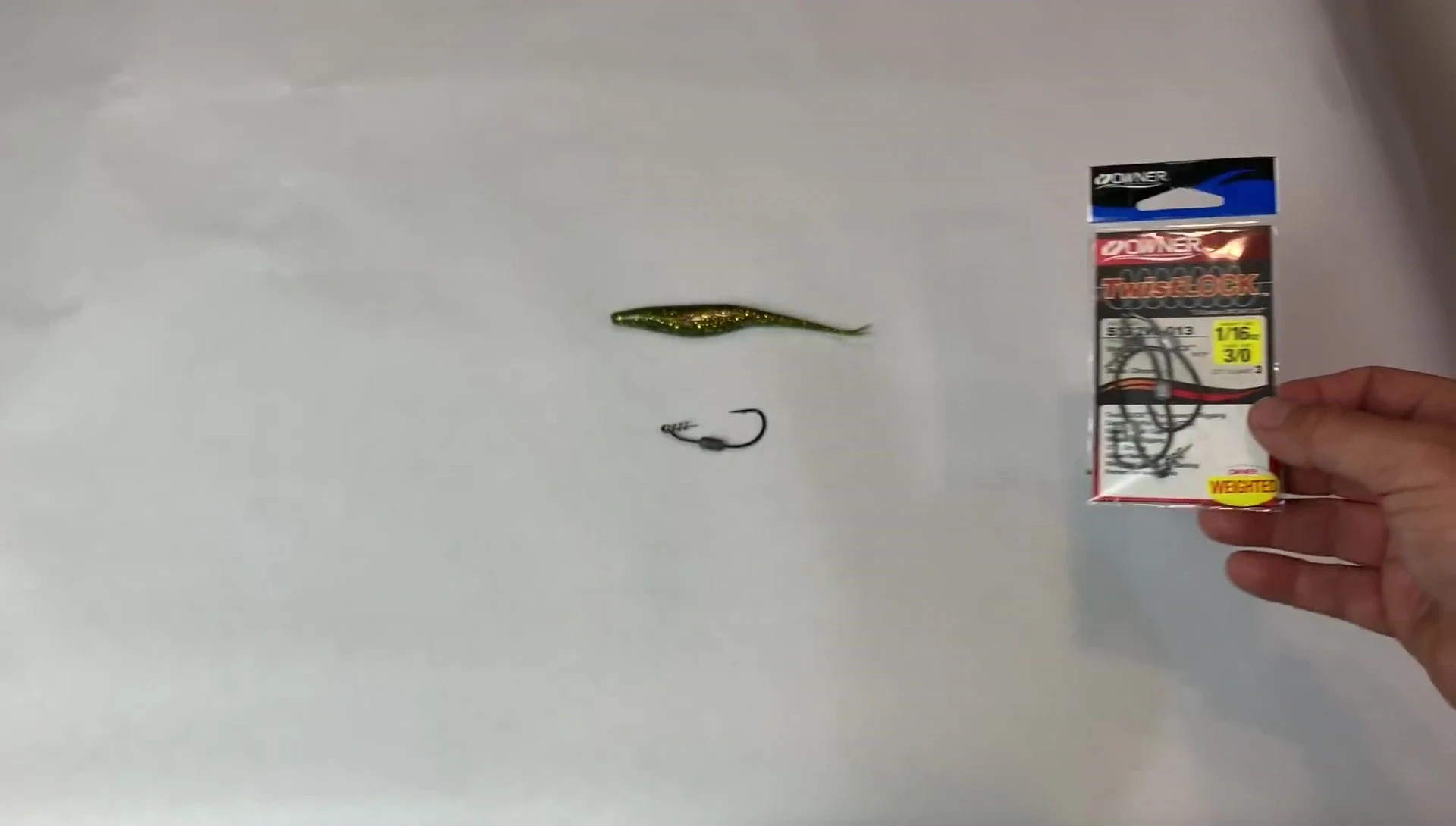 Close-up of the Owner Twist Lock hook.