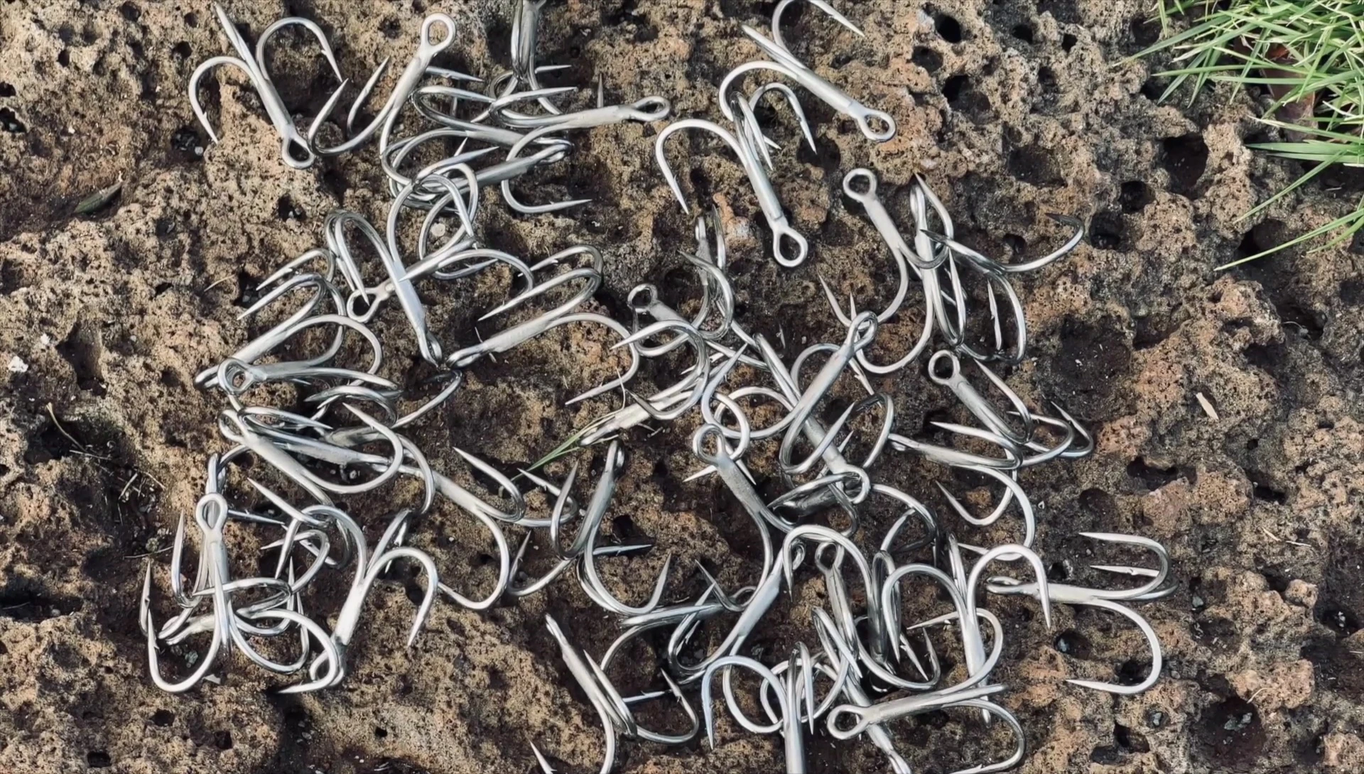 Image showing the Opti-angled needle points and fully forged eyes.