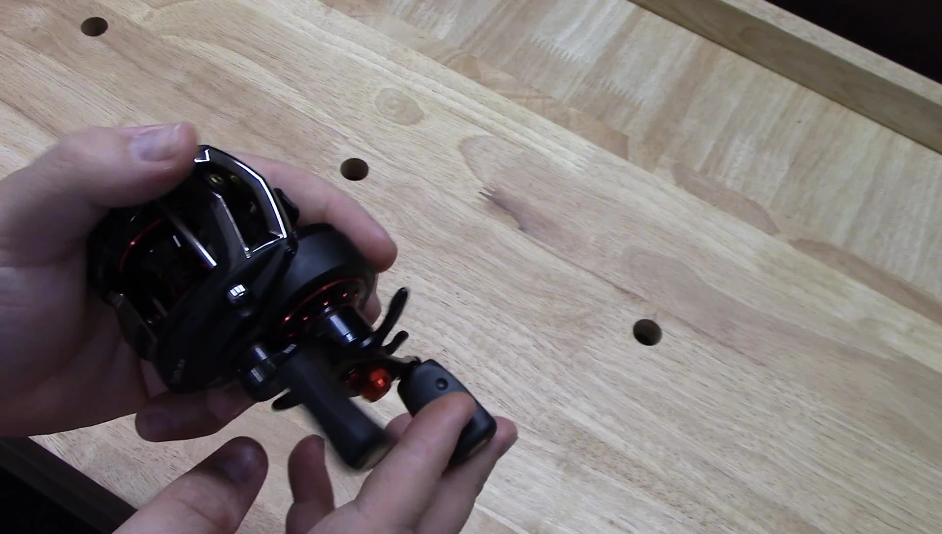 The reviewer demonstrating the anti-reverse mechanism's looseness.