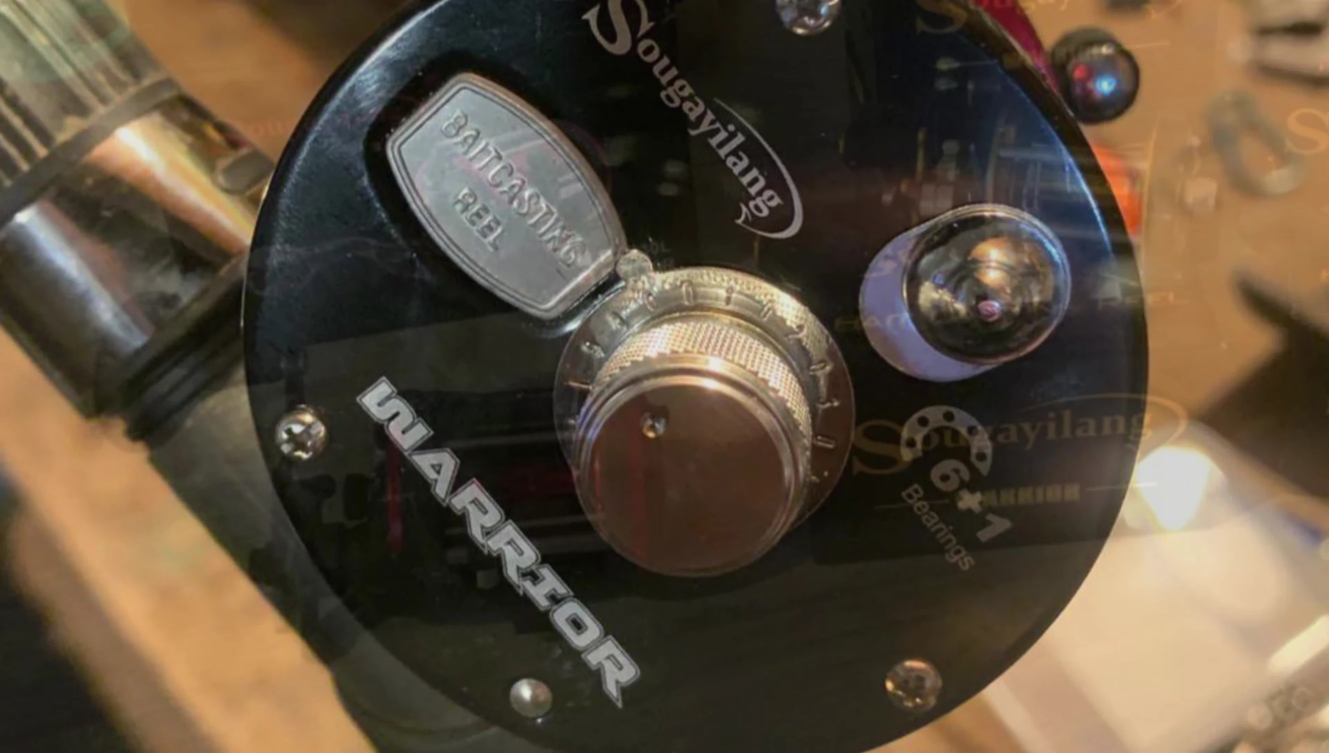 Detail shot highlighting the Sugeailong reel's metal body