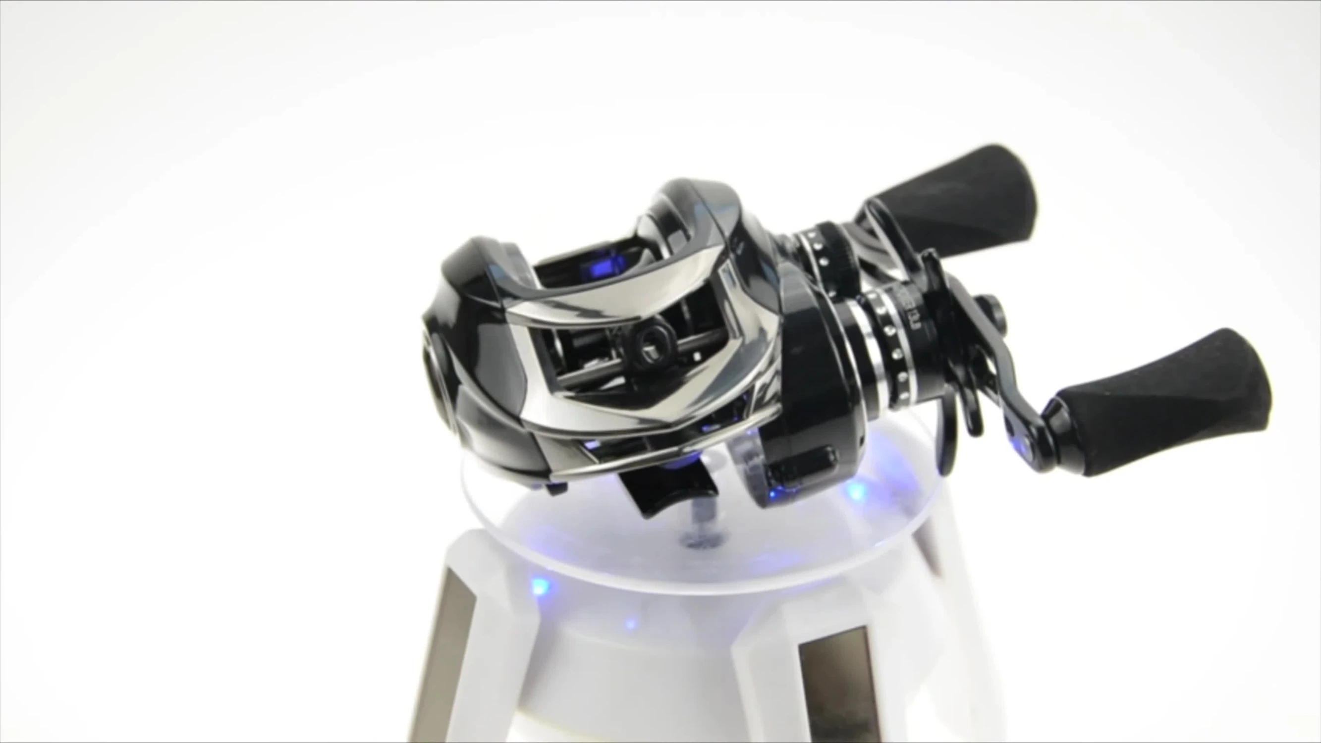 Close-up of the Abu Garcia Revo Rocket's extra-large knobs