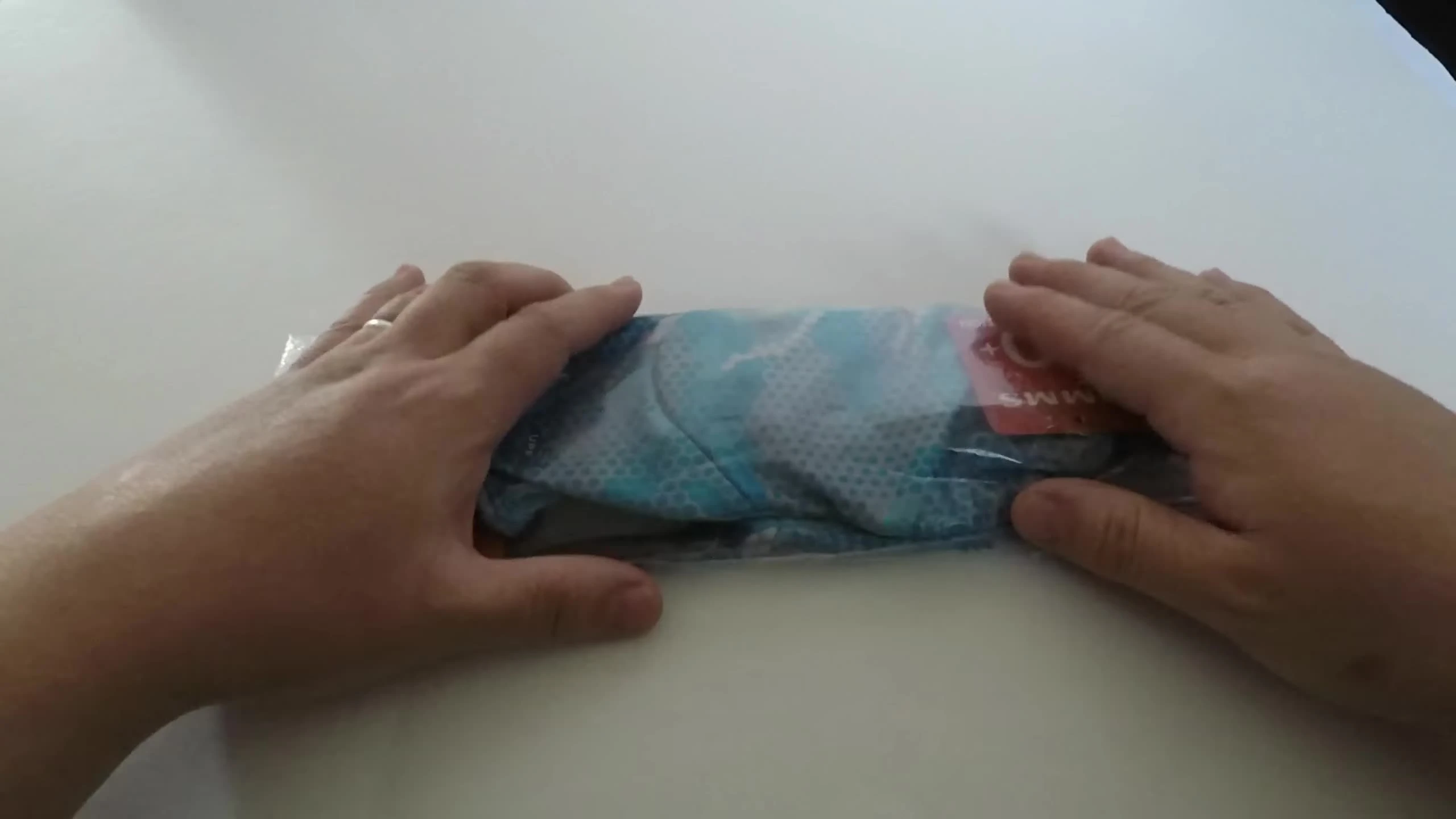 Unboxing the Simms Solar Flex Sun Gloves, showcasing the 2017 print.