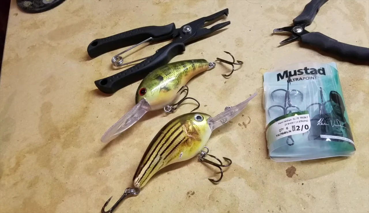 Close-up of the KBD Elite treble hooks