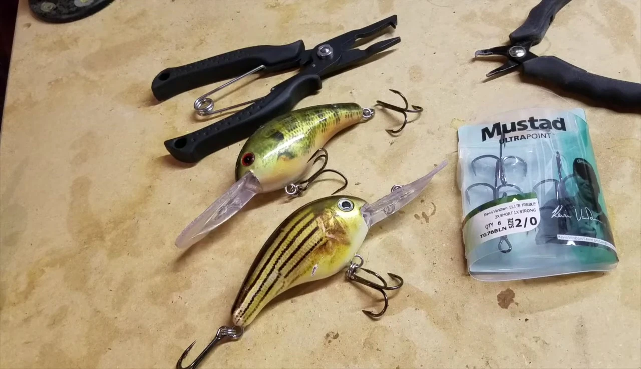 Speaker highlighting the size 2 OTT hooks