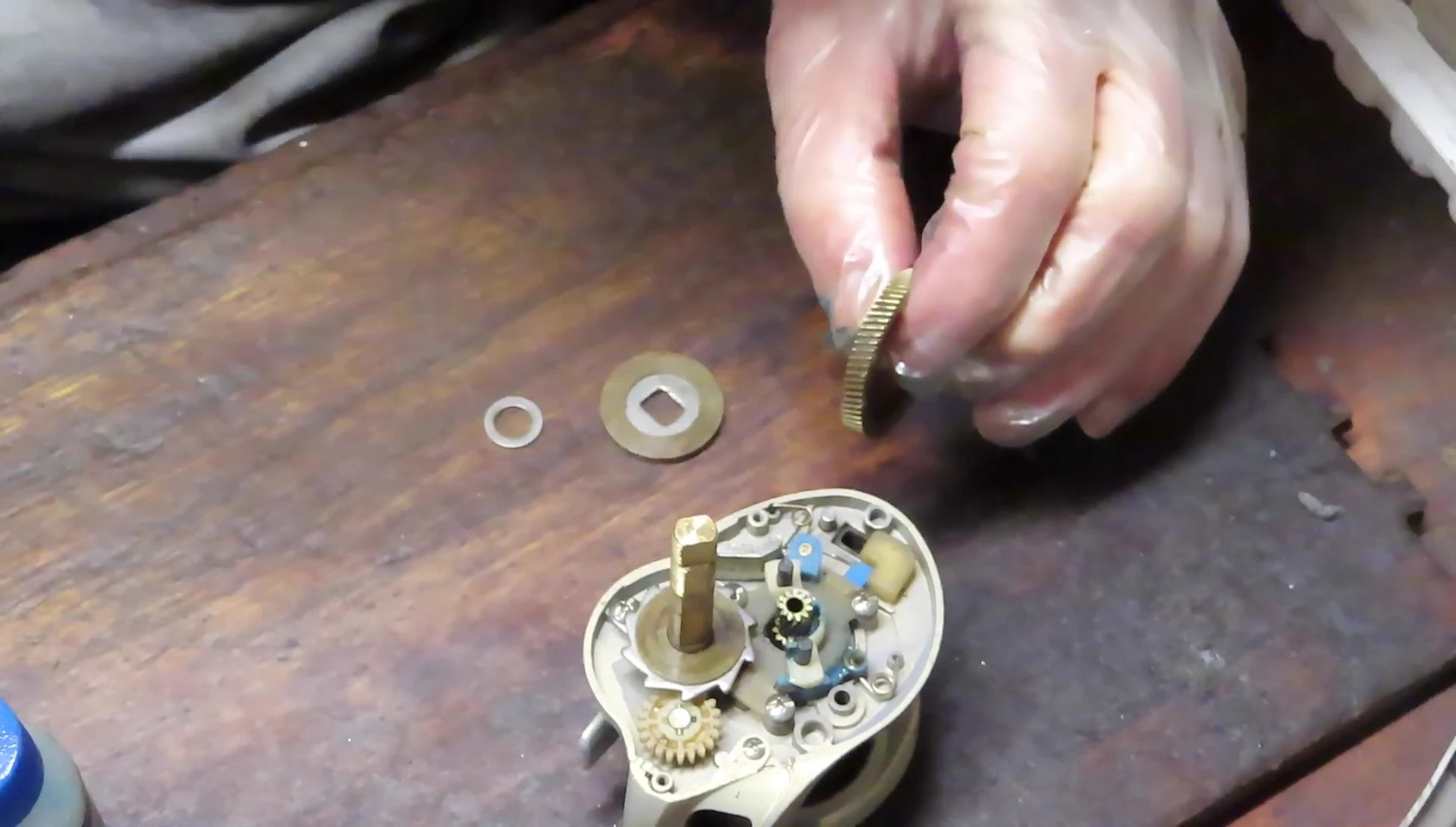 Greasing the main gear